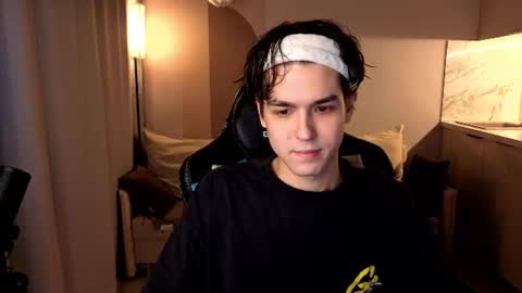 travisrivas online show from July 16, 2:28 am