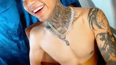 TRAV - INDEPENDENT MODEL online show from December 13, 9:09 pm