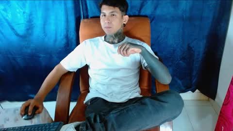 TRAV - INDEPENDENT MODEL online show from January 7, 1:59 am