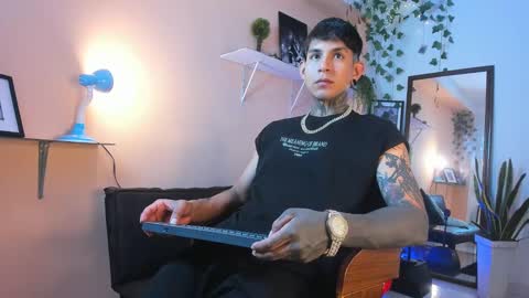 TRAV - INDEPENDENT MODEL online show from January 27, 4:20 am