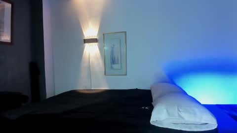 TRAV - INDEPENDENT MODEL online show from November 30, 6:34 pm