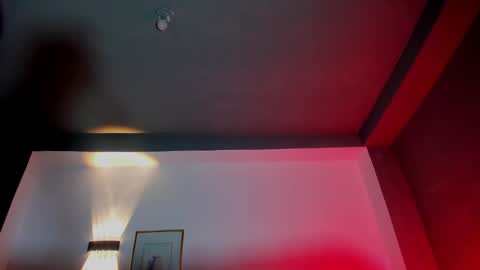 TRAV - INDEPENDENT MODEL online show from December 13, 11:10 pm