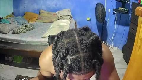 travisx_ online show from May 28, 6:43 am