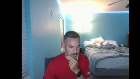 Snapshot of trebor_sins chatting on January 6, 1:42 am trebor_sins online show from January 6, 1:42 am