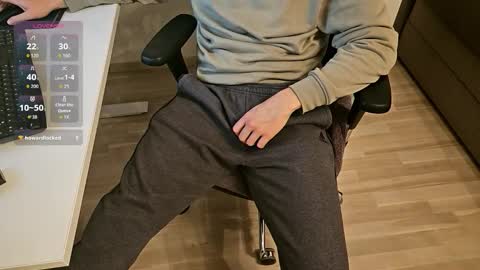 tree1989 online show from November 8, 8:18 pm