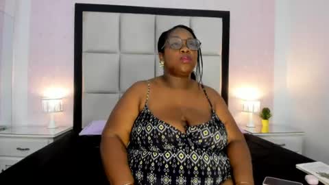 Treisy Vixen big ass online show from July 24, 2:53 am