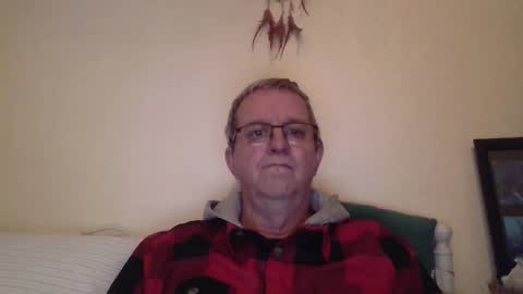 Snapshot of trev8331 chatting on March 1, 11:01 am Fe-fi-fo-fum online show from March 1, 11:01 am