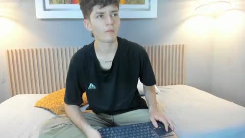 Snapshot of trevor_mob chatting on June 24, 2:16 pm trevor_mob online show from June 24, 2:16 pm