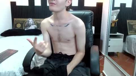 Snapshot of trevor_mob chatting on June 28, 12:11 pm trevor_mob online show from June 28, 12:11 pm
