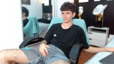 Snapshot of trevor_mob chatting on July 9, 4:33 pm trevor_mob online show from July 9, 4:33 pm