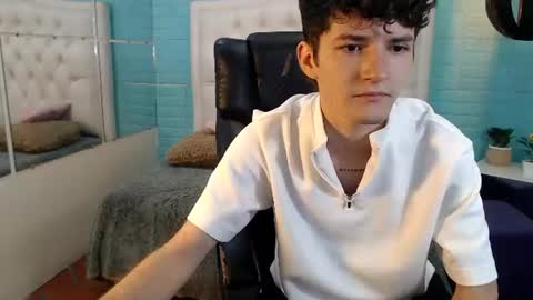 Snapshot of trevor_mob chatting on July 18, 4:00 pm trevor_mob online show from July 18, 4:00 pm