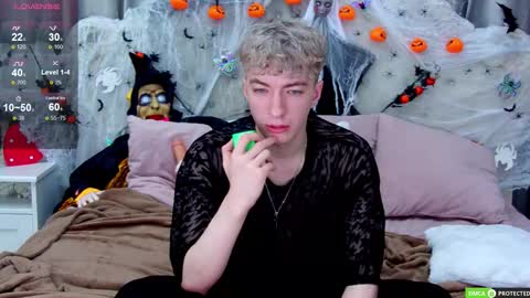 TrevorBenson online show from October 25, 4:20 am