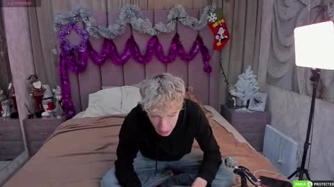 TrevorBenson online show from December 15, 3:22 am