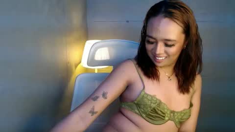 trexie_fucks15 online show from April 4, 4:15 pm