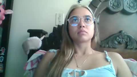 triana_bell online show from December 29, 5:01 pm