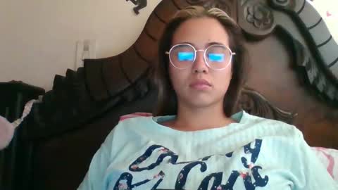 triana_bell online show from January 20, 8:40 pm