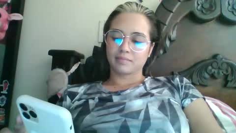 triana_bell online show from February 7, 6:02 pm