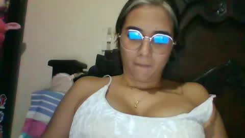 triana_bell online show from February 8, 11:55 pm