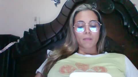 triana_bell online show from February 18, 1:43 am