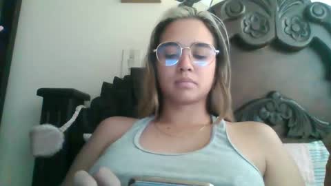 triana_bell online show from February 23, 5:29 pm
