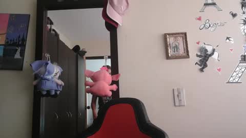 triana_bell online show from May 7, 4:34 pm