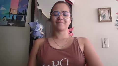triana_bell online show from May 10, 4:56 pm