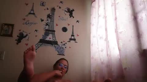 triana_bell online show from May 12, 4:37 pm