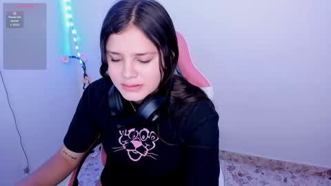 Snapshot of trianna_sweet chatting on February 26, 1:54 pm trianna_sweet online show from February 26, 1:54 pm