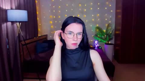 Snapshot of triciadaisy chatting on April 21, 6:41 am TriciaDaisy online show from April 21, 6:41 am