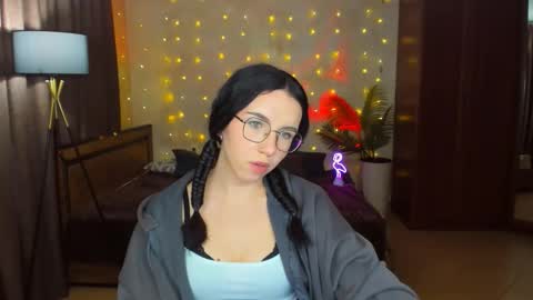Snapshot of triciadaisy chatting on April 27, 11:30 am TriciaDaisy online show from April 27, 11:30 am