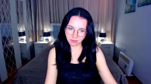 Snapshot of triciadaisy chatting on May 4, 2:35 pm TriciaDaisy online show from May 4, 2:35 pm