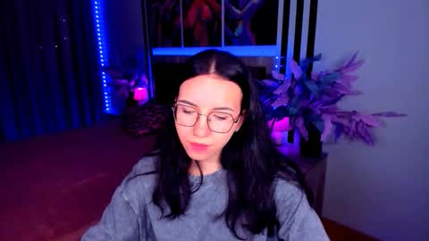 Snapshot of triciadaisy chatting on May 9, 2:50 am TriciaDaisy online show from May 9, 2:50 am
