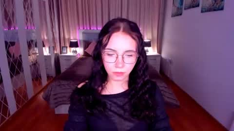 TriciaDaisy online show from June 21, 5:10 am