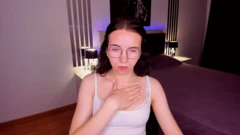 TriciaDaisy online show from July 9, 9:57 am