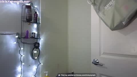 Snapshot of tricky_nymph chatting on December 3, 9:33 am Cassie online show from December 3, 9:33 am