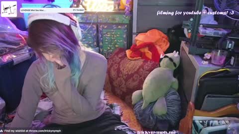 Snapshot of tricky_nymph chatting on December 24, 10:22 am Cassie online show from December 24, 10:22 am