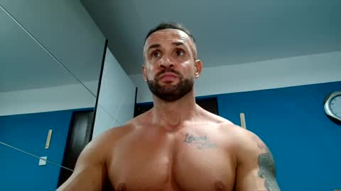 Snapshot of tridentmuscles chatting on December 16, 10:13 pm tridentmuscles online show from December 16, 10:13 pm