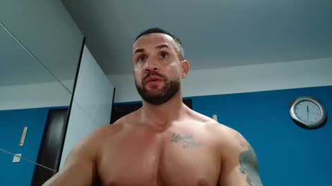 Snapshot of tridentmuscles chatting on January 3, 10:29 pm tridentmuscles online show from January 3, 10:29 pm