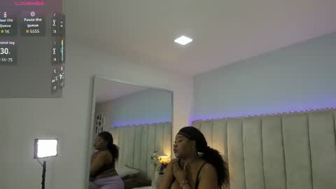 Snapshot of trieximars chatting on July 13, 1:03 pm Triexi Mars online show from July 13, 1:03 pm