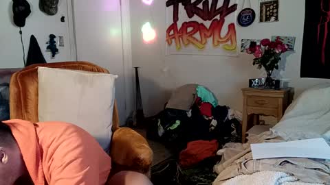 Snapshot of trillnonymau5 chatting on December 9, 7:18 pm trillnonymau5 online show from December 9, 7:18 pm