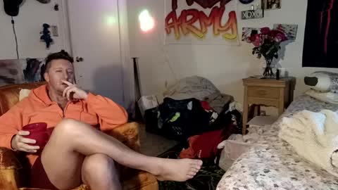 Snapshot of trillnonymau5 chatting on December 10, 1:22 pm trillnonymau5 online show from December 10, 1:22 pm