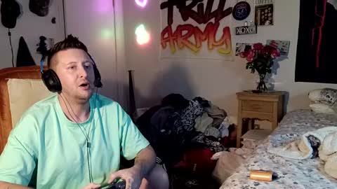 Snapshot of trillnonymau5 chatting on December 11, 2:41 am trillnonymau5 online show from December 11, 2:41 am