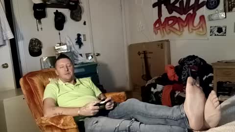 Snapshot of trillnonymau5 chatting on December 18, 10:13 pm trillnonymau5 online show from December 18, 10:13 pm