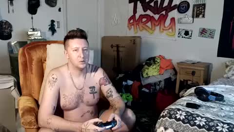 Snapshot of trillnonymau5 chatting on December 23, 4:28 pm trillnonymau5 online show from December 23, 4:28 pm