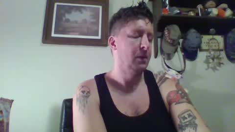 Snapshot of trillnonymau5 chatting on January 5, 1:35 am trillnonymau5 online show from January 5, 1:35 am