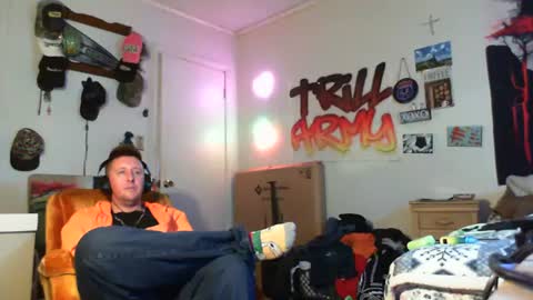 Snapshot of trillnonymau5 chatting on January 8, 8:29 pm trillnonymau5 online show from January 8, 8:29 pm