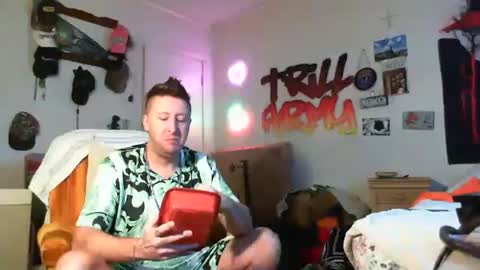 Snapshot of trillnonymau5 chatting on January 9, 9:37 pm trillnonymau5 online show from January 9, 9:37 pm