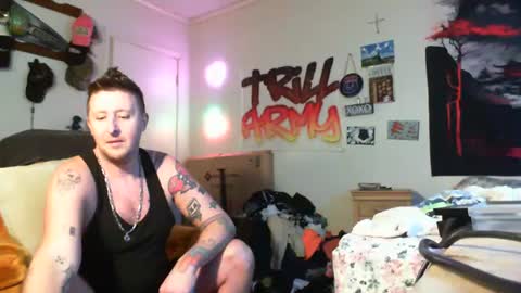 Snapshot of trillnonymau5 chatting on January 13, 3:23 am trillnonymau5 online show from January 13, 3:23 am