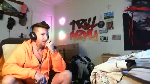 Snapshot of trillnonymau5 chatting on January 13, 6:27 pm trillnonymau5 online show from January 13, 6:27 pm