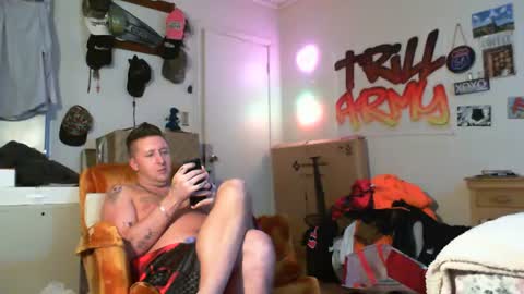 Snapshot of trillnonymau5 chatting on January 21, 9:24 am trillnonymau5 online show from January 21, 9:24 am